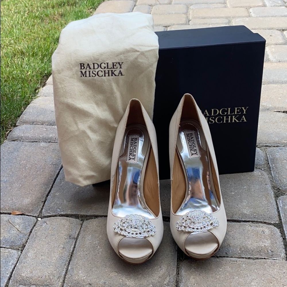 Badgley Mischka Goodie pumps